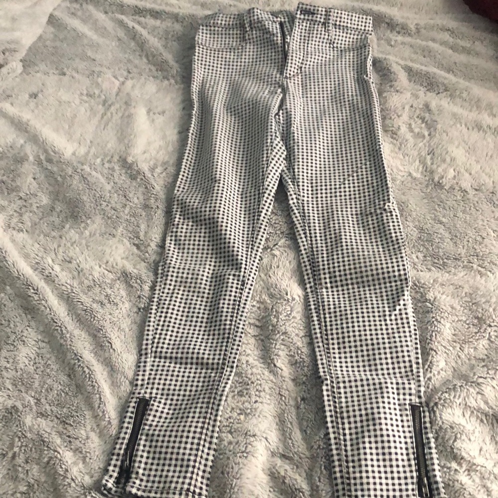 Black and white jeggings